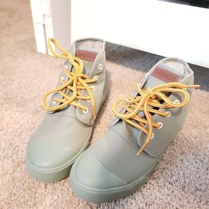 BANGS shoes size 7.5 sage green almost new